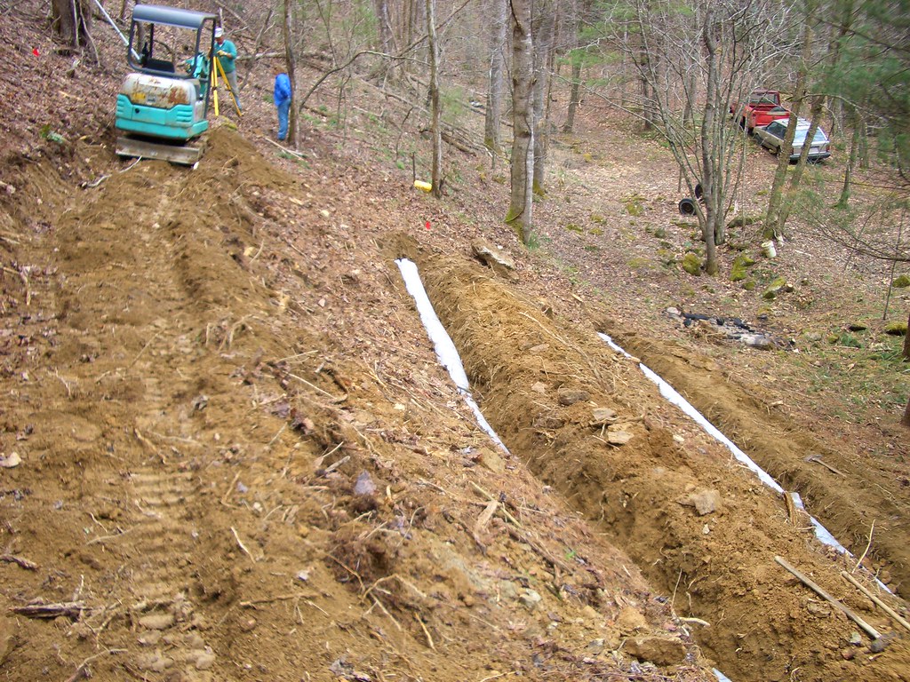 Slopped trench digging